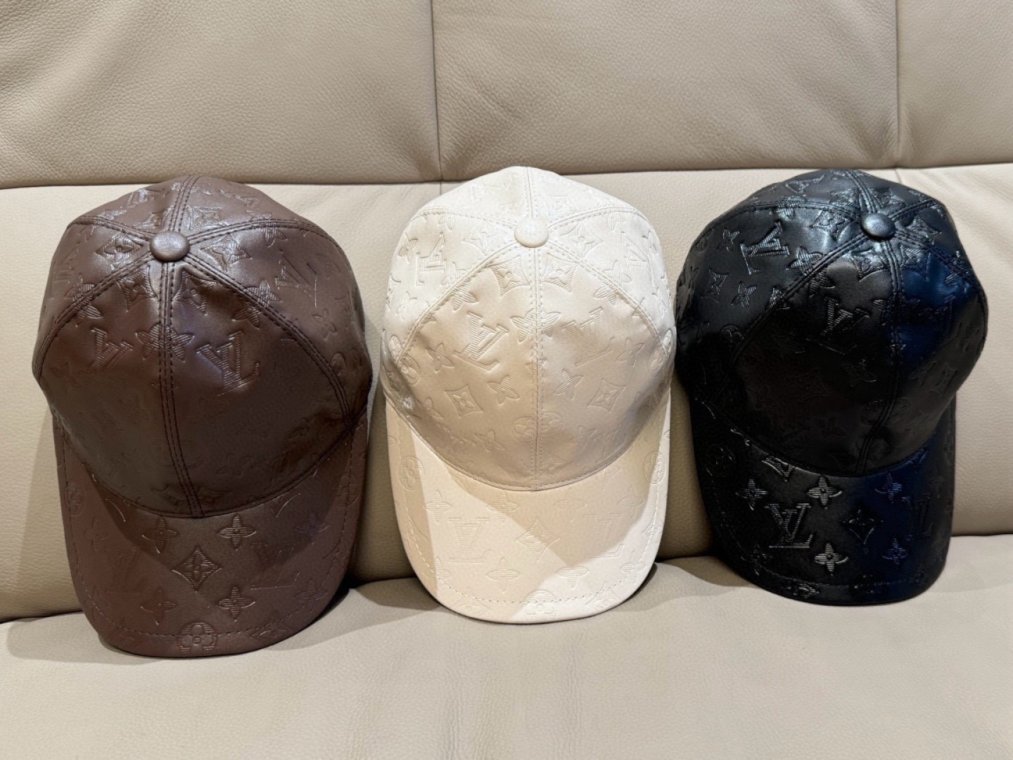 新款出货！配盒子布袋，LV路易威登新款原单棒球帽， 真皮印花，专柜1:1开模订制，精准对花。原版头层牛皮