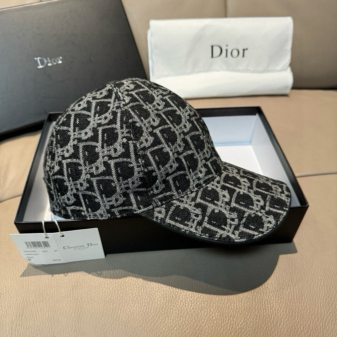 Dior 配盒子布袋 Dior(迪奥)新款 棒球帽 Dior老花 韵味十足 断货热门