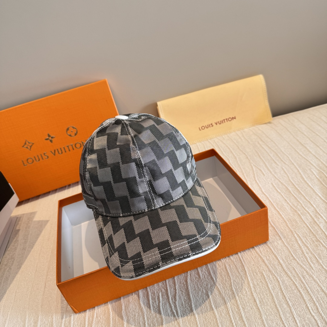 配包装布袋，LV路易威登新款原单棒球帽，经典棋盘格，1:1开模订制，原版专柜布料+头层牛皮，小方格时尚帅