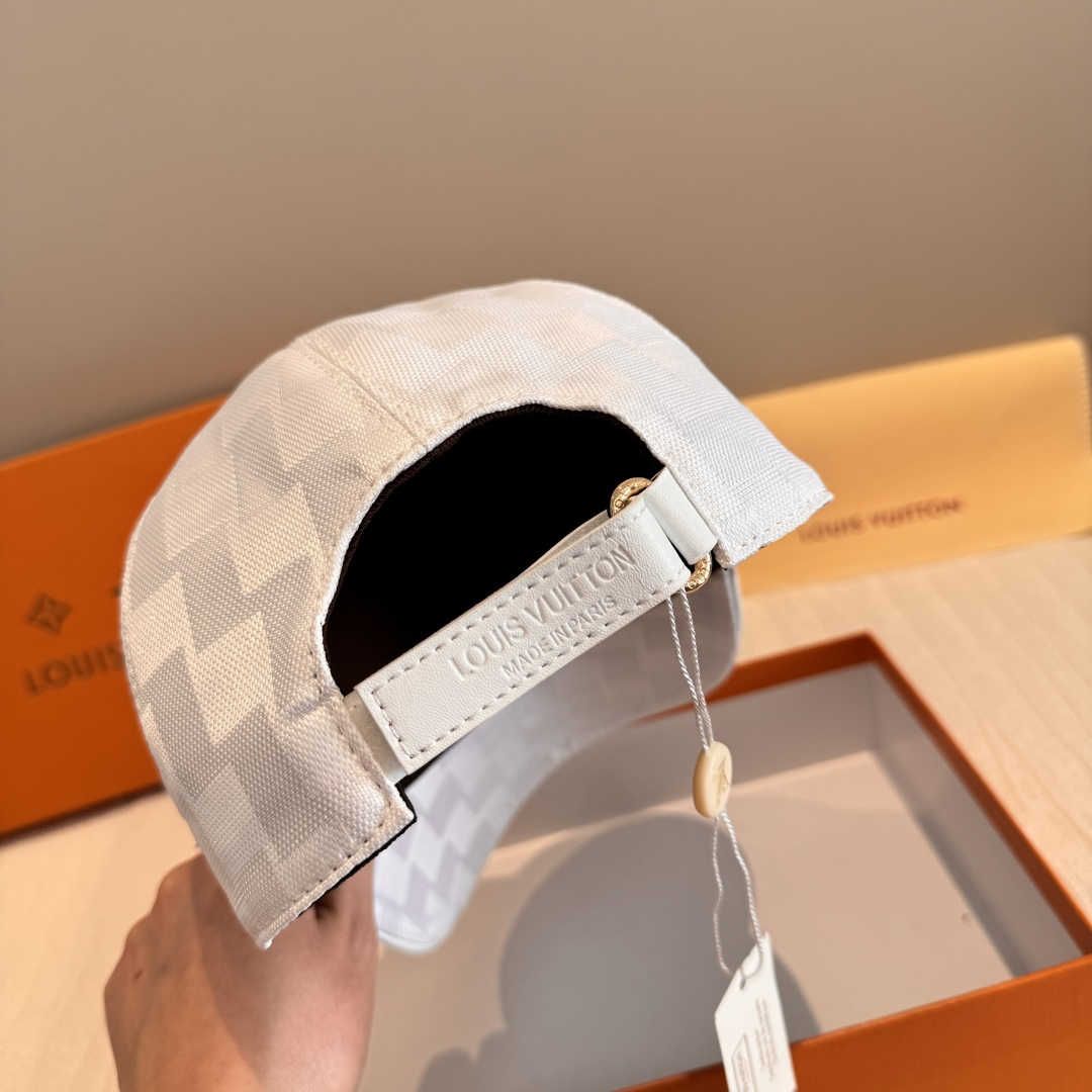 配包装布袋，LV路易威登新款原单棒球帽，经典棋盘格，1:1开模订制，原版专柜布料+头层牛皮，小方格时尚帅