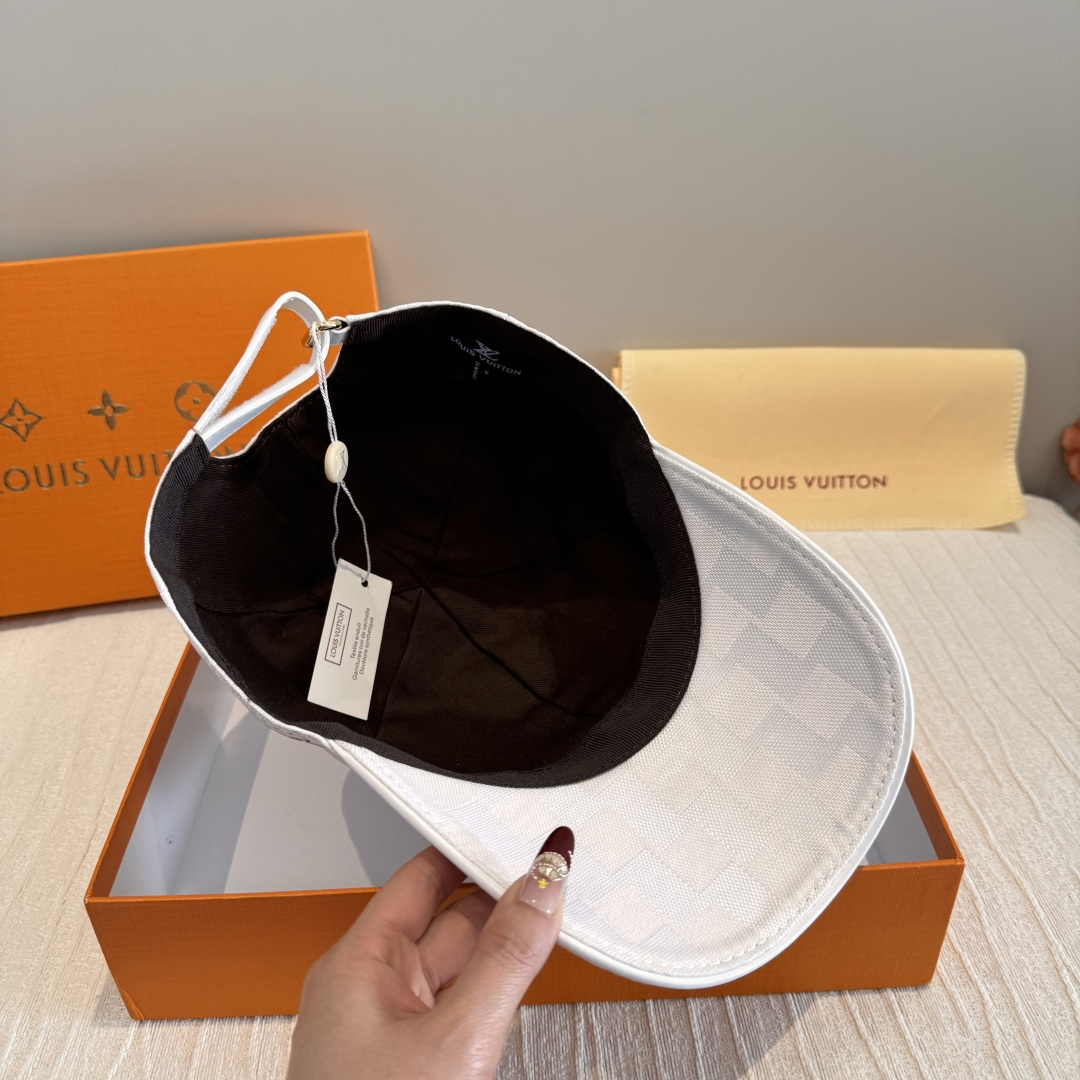 配包装布袋，LV路易威登新款原单棒球帽，经典棋盘格，1:1开模订制，原版专柜布料+头层牛皮，小方格时尚帅