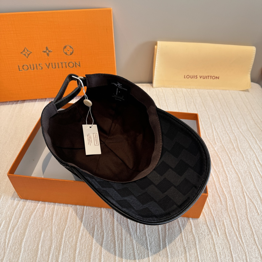 配包装布袋，LV路易威登新款原单棒球帽，经典棋盘格，1:1开模订制，原版专柜布料+头层牛皮，小方格时尚帅