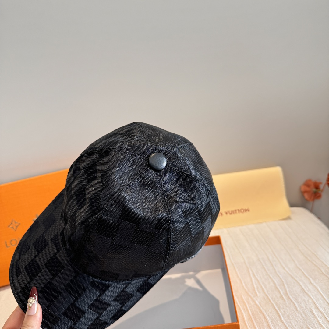 配包装布袋，LV路易威登新款原单棒球帽，经典棋盘格，1:1开模订制，原版专柜布料+头层牛皮，小方格时尚帅
