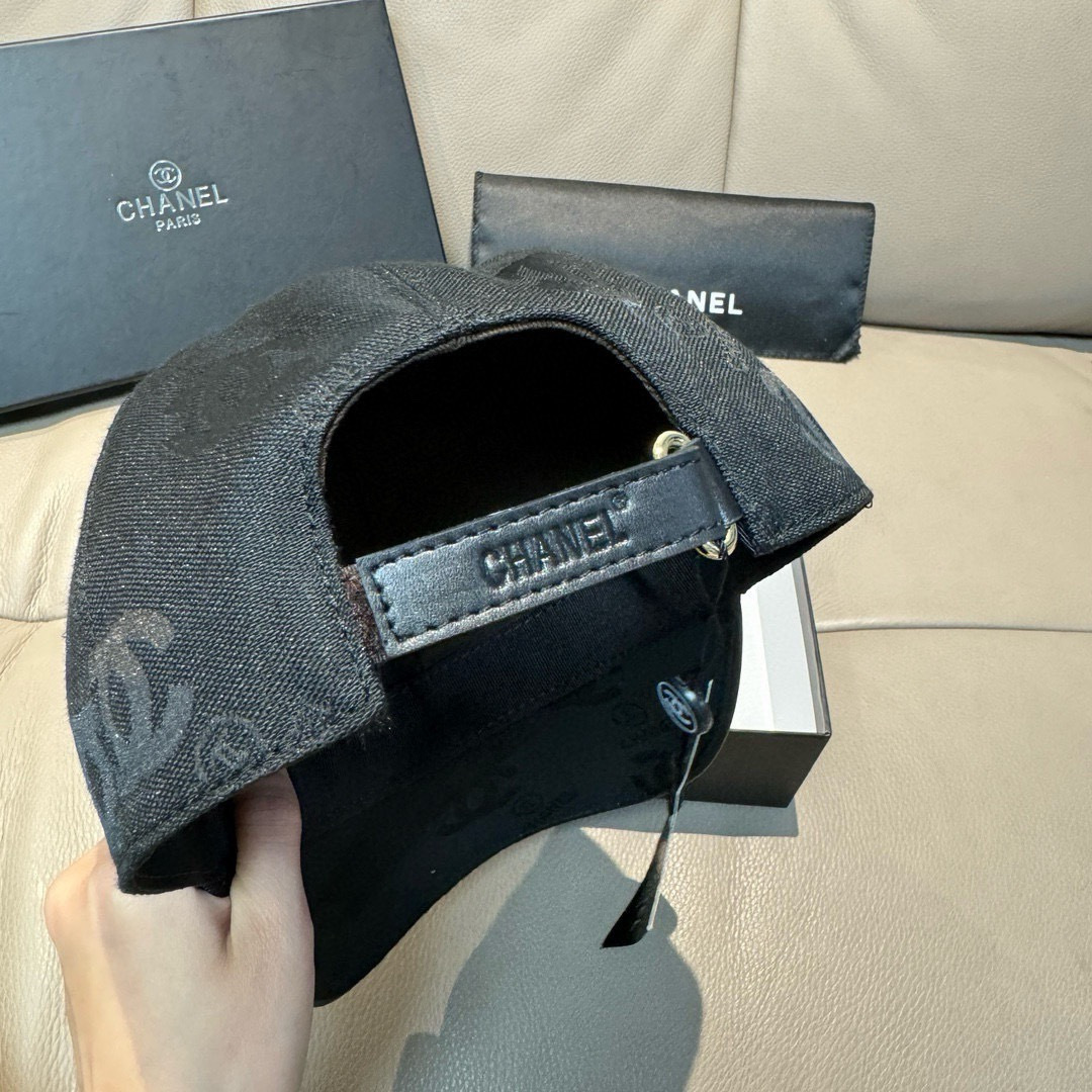 配包装布袋，Chanel(香奈儿)经典原单棒球帽， 经典双C,专柜1:1开模订制，原版帆布料+头层牛皮，