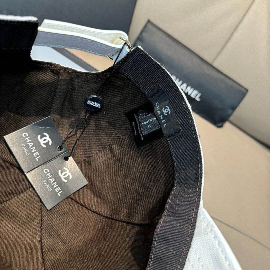 配包装布袋，Chanel(香奈儿)经典原单棒球帽， 经典双C,专柜1:1开模订制，原版帆布料+头层牛皮，