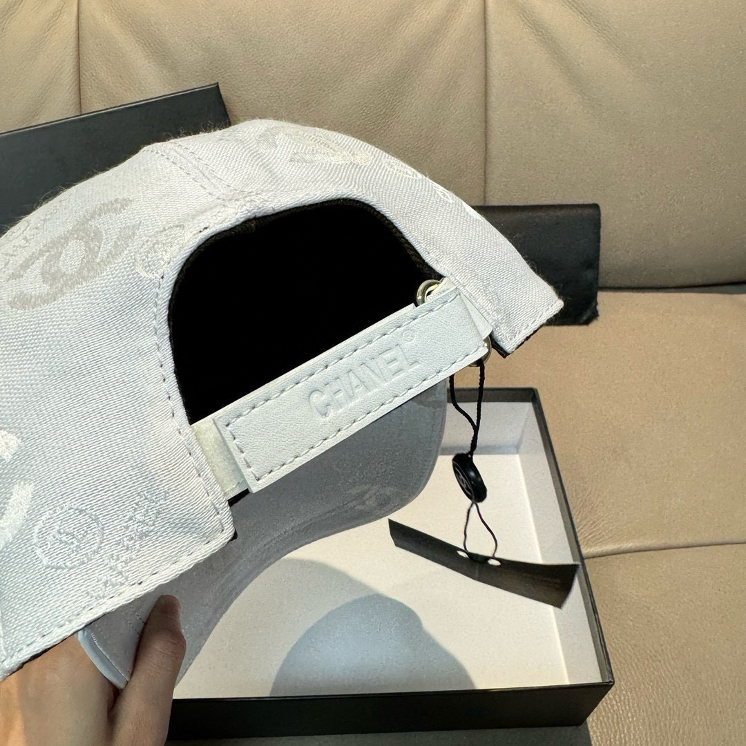 配包装布袋，Chanel(香奈儿)经典原单棒球帽， 经典双C,专柜1:1开模订制，原版帆布料+头层牛皮，