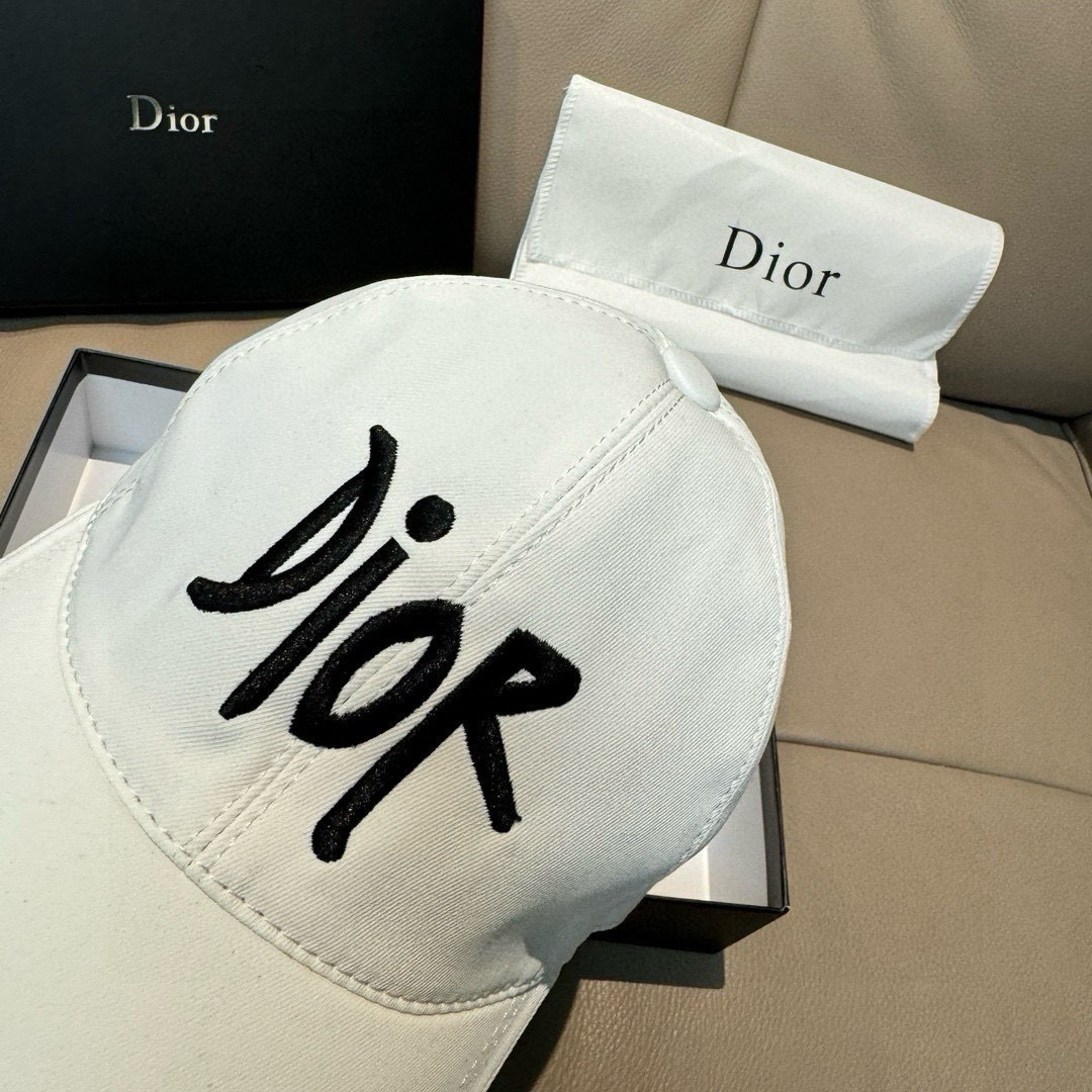 配盒子布袋，Dior(迪奥)新款原单棒球帽， Dior刺绣，网红明星同款，1:1开模订制，纯棉布料+头层