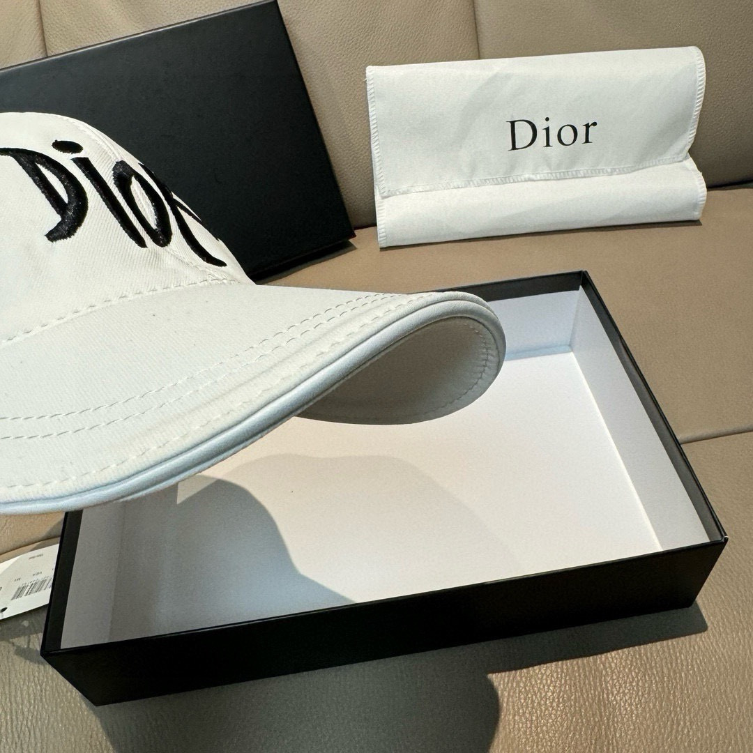 配盒子布袋，Dior(迪奥)新款原单棒球帽， Dior刺绣，网红明星同款，1:1开模订制，纯棉布料+头层