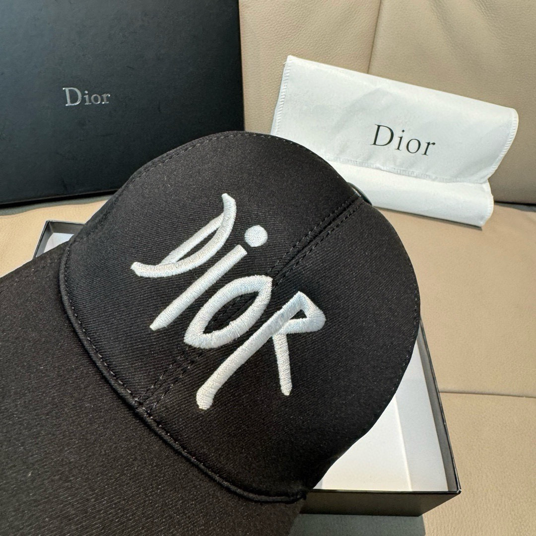 配盒子布袋，Dior(迪奥)新款原单棒球帽， Dior刺绣，网红明星同款，1:1开模订制，纯棉布料+头层