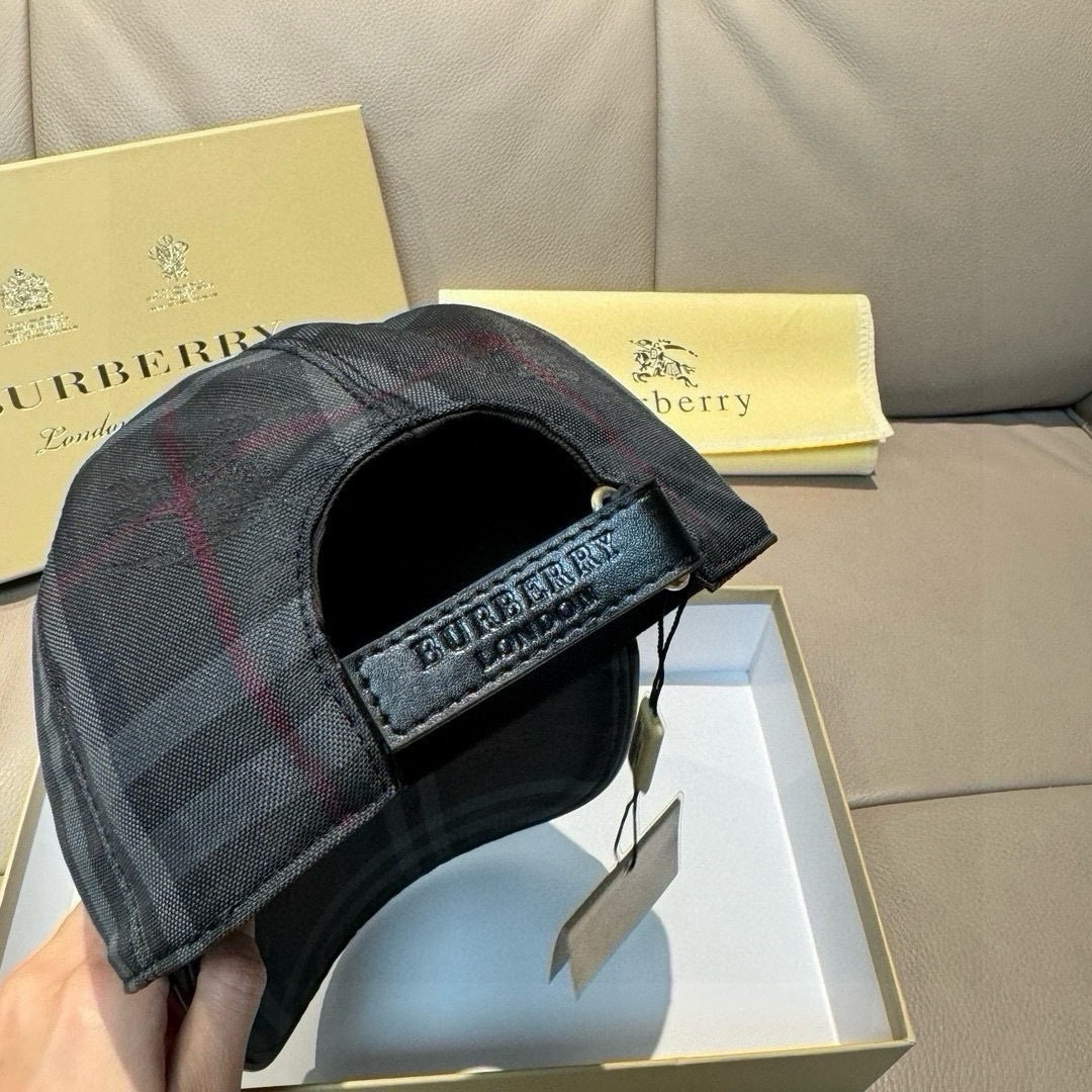 爆款回货！配盒子布袋Burberry（巴宝莉）原单棒球帽， 专柜热卖款，暗纹骑士，1:1开模订制，帆布面