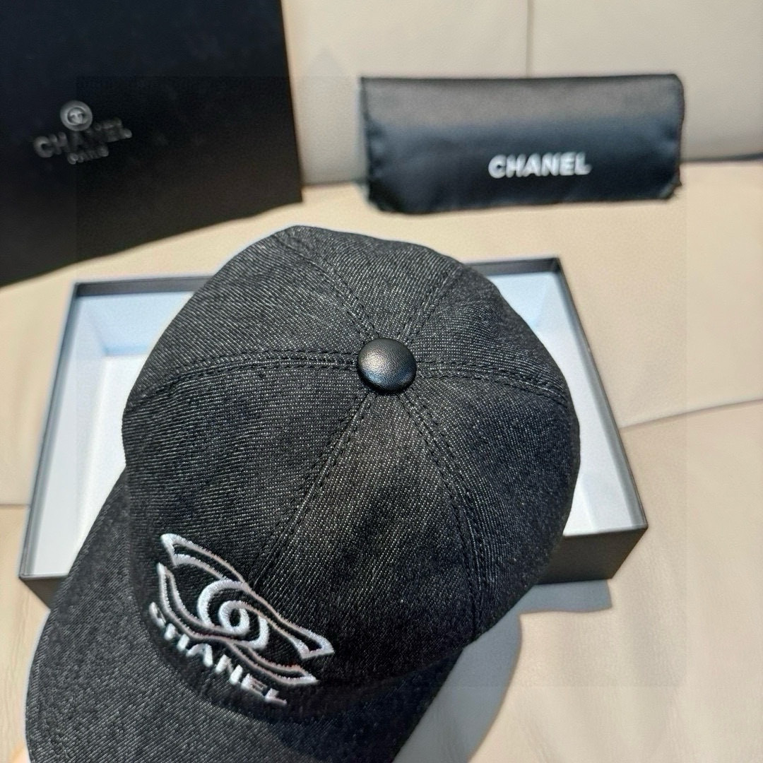 配盒子布袋，Chanel(香奈儿)新款原单棒球帽， 牛仔双C刺绣,专柜1:1开模订制，原版牛仔布料+头层