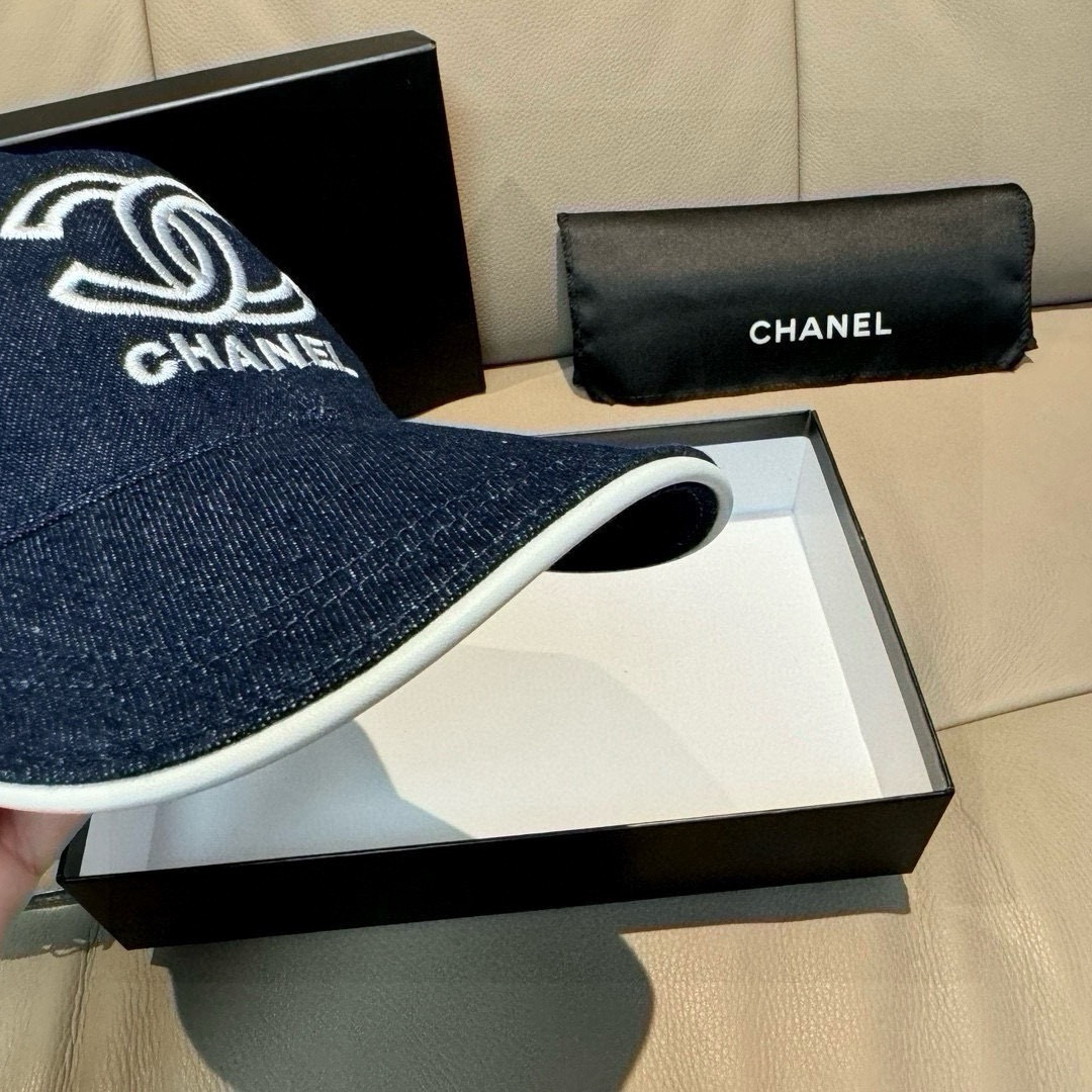 配盒子布袋，Chanel(香奈儿)新款原单棒球帽， 牛仔双C刺绣,专柜1:1开模订制，原版牛仔布料+头层