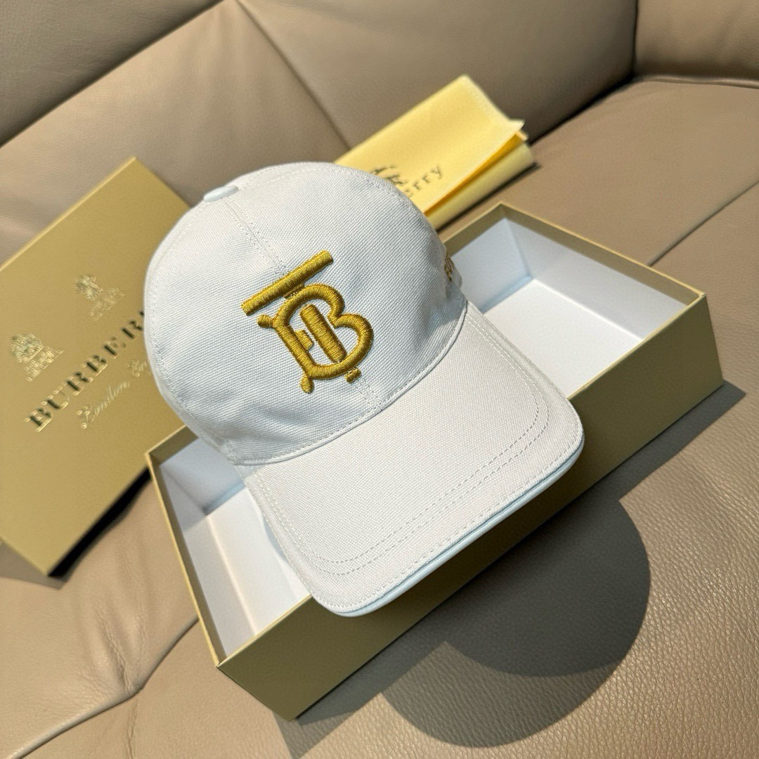 配盒子布袋，Burberry（巴宝莉）新款原单棒球帽，1:1开模订制，全新立体战马刺绣，精致无暇！原版帆