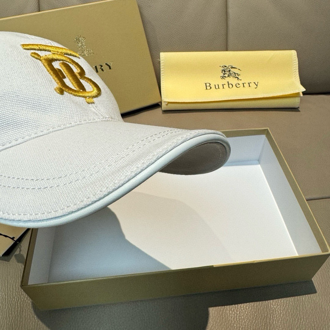 配盒子布袋，Burberry（巴宝莉）新款原单棒球帽，1:1开模订制，全新立体战马刺绣，精致无暇！原版帆