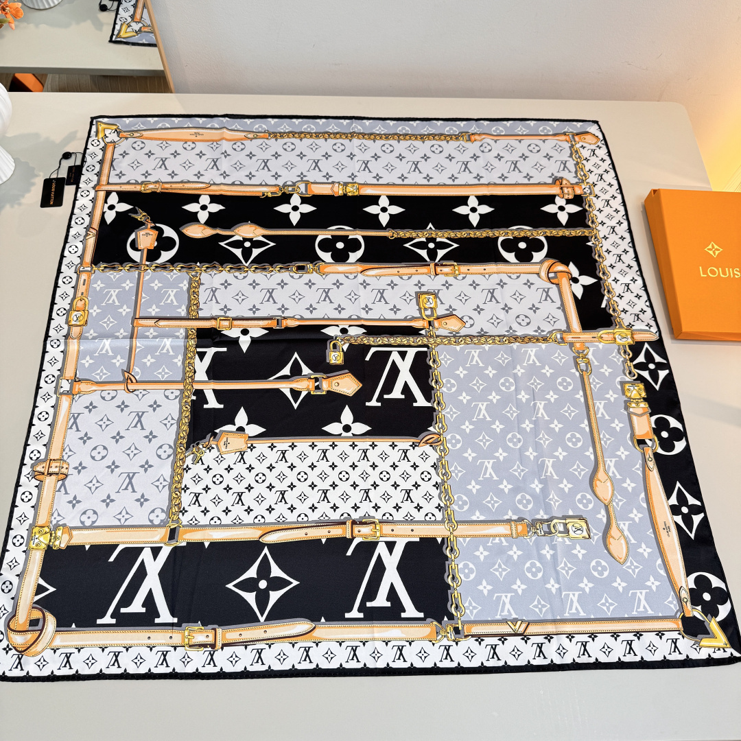 NO:728885,LV square scarf, classic Monogram print, 4 colors in stock. Twill silk material is hand-rolled, full of light luxury and exquisite belts are combined into a classic pattern, which matches the skin tone and is versatile. High-end heavy twill silk [component size 90X90cm twill silk] high version scarf, high version scarf, louis vuitton, real silk19860909Lv方巾,经典 Monogram印花,4色现货.斜纹真丝材质手工卷边,轻奢感十足精美皮带组合成经典图案 既衬肤色又百搭 高端重磅斜纹真丝【成分尺寸90X90cm 斜纹真丝】高版本围巾,高版本围巾,louis vuitton,real silk,scarf