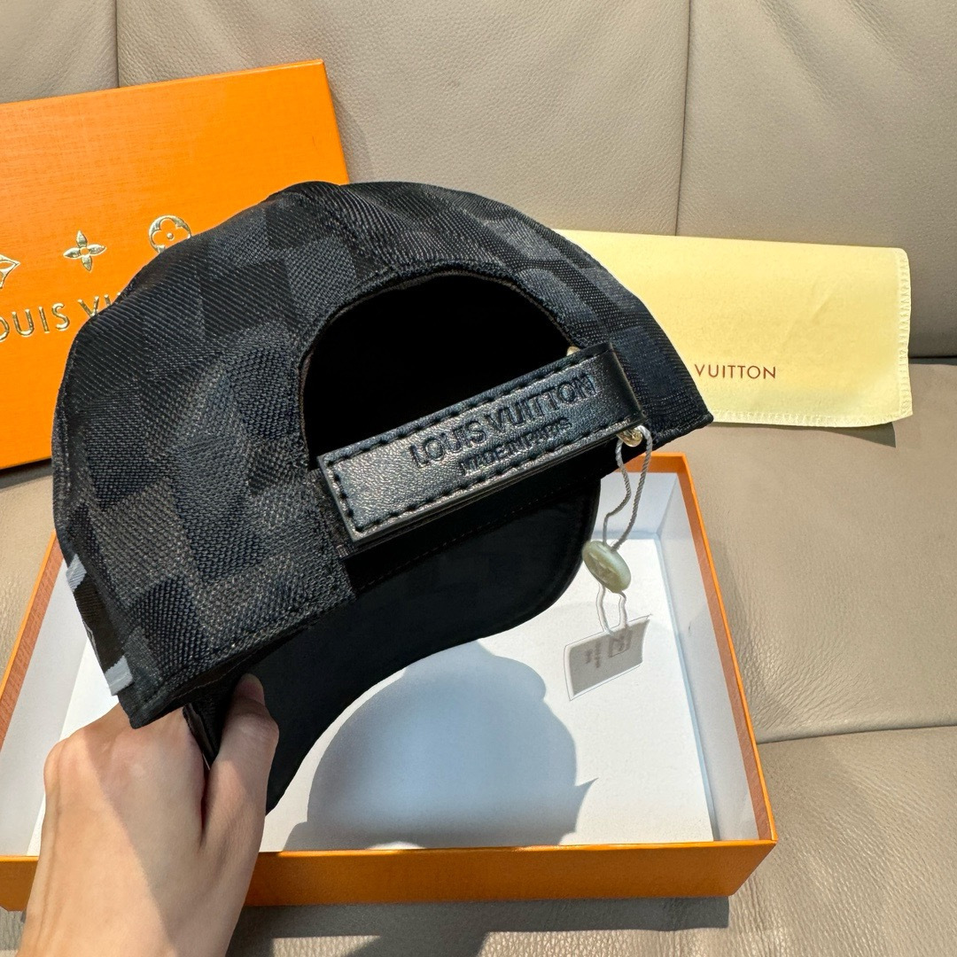 配包装布袋，LV路易威登新款原单棒球帽，经典棋盘格，1:1开模订制，原版专柜布料+头层牛皮，小方格时尚帅
