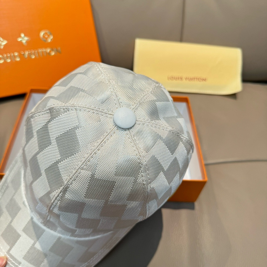 配包装布袋，LV路易威登新款原单棒球帽，经典棋盘格，1:1开模订制，原版专柜布料+头层牛皮，小方格时尚帅
