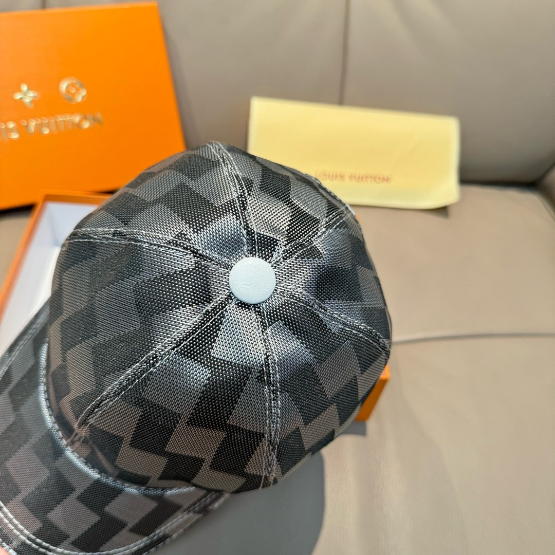 配包装布袋，LV路易威登新款原单棒球帽，经典棋盘格，1:1开模订制，原版专柜布料+头层牛皮，小方格时尚帅