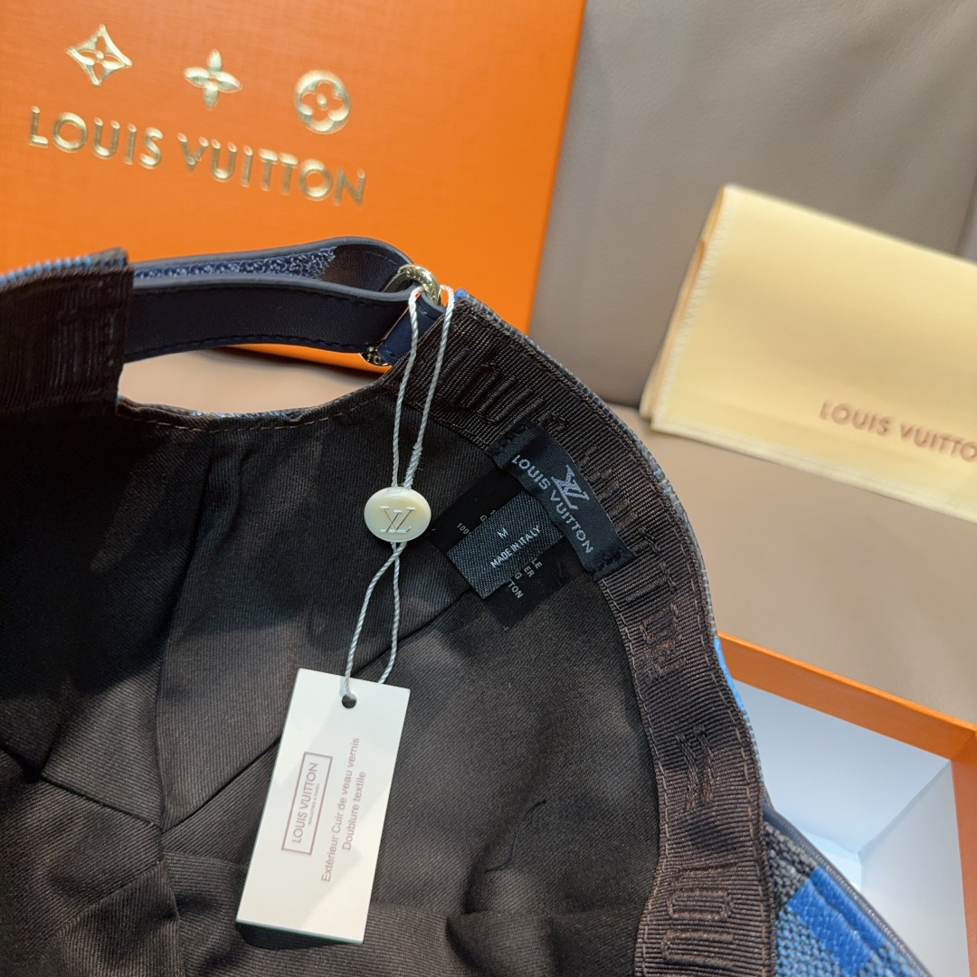 配包装布袋，LV路易威登新款原单棒球帽，七彩棋盘格，1:1开模订制，原版专柜PU皮革+头层牛皮包边，长年