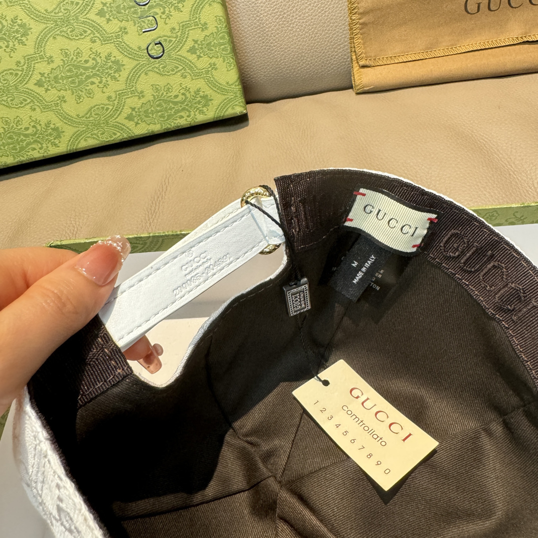 配盒子布袋，Gucci(古奇)经典原单棒球帽，小双G牛皮拼接，1:1开模订制，质量超赞！帽檐头层牛皮压花