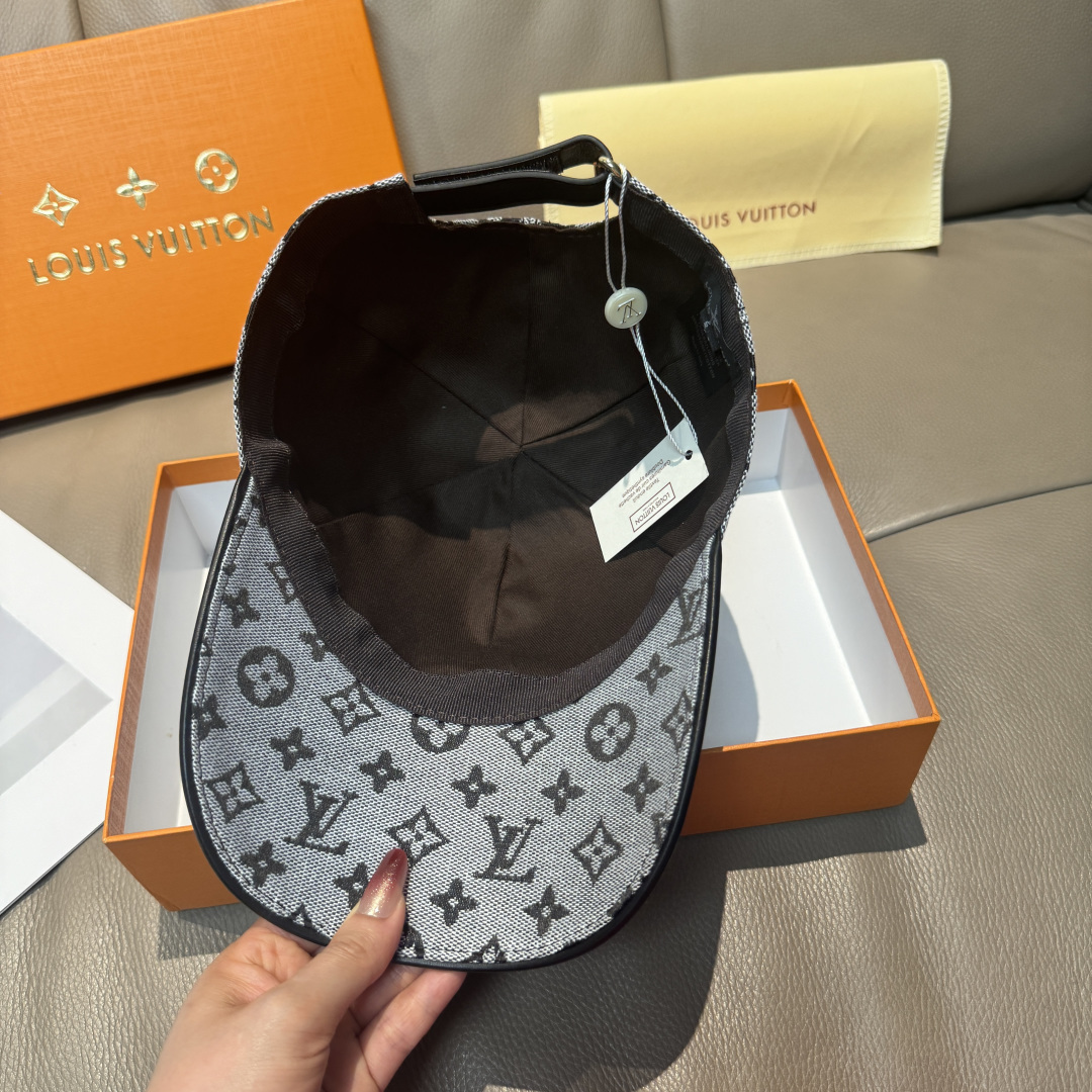 配盒子布袋，LV路易威登新款原单棒球帽，LV牛仔提花，专柜1:1开模订制，原版帆布面料+头层牛皮，轻盈透