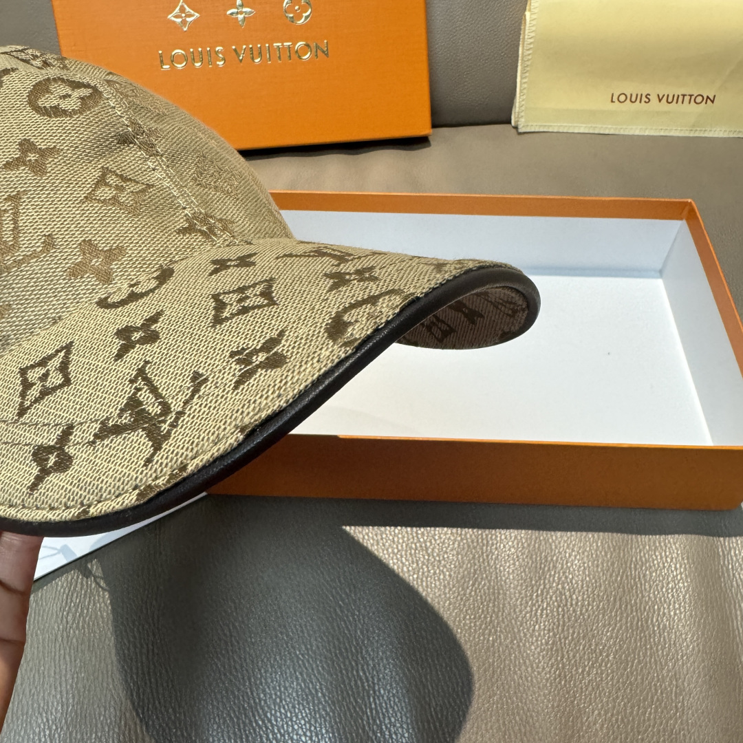 配盒子布袋，LV路易威登新款原单棒球帽，LV牛仔提花，专柜1:1开模订制，原版帆布面料+头层牛皮，轻盈透