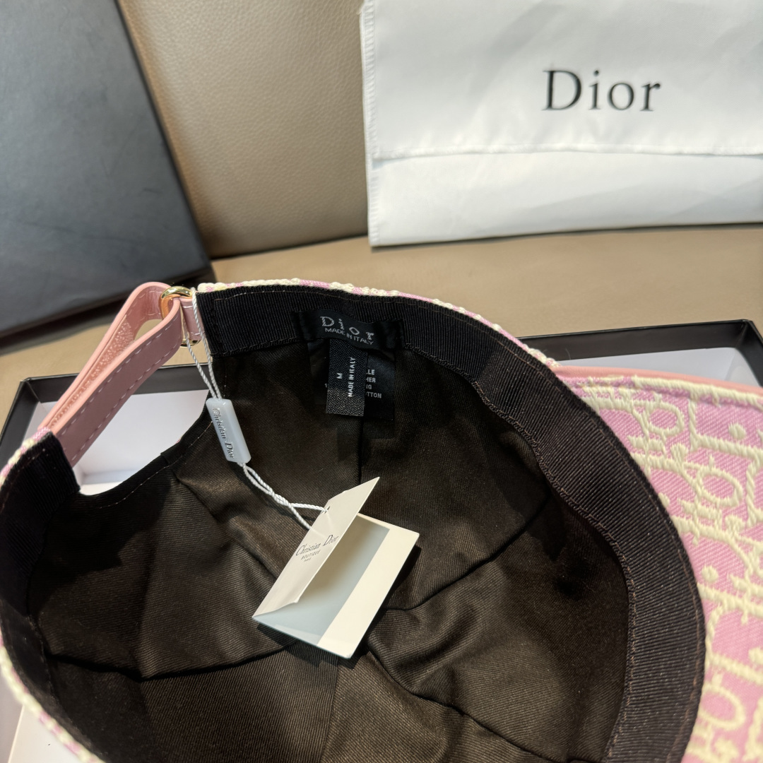 配盒子布袋，Dior(迪奥)新款原单棒球帽， Dior老花，复古韵味十足，专柜断货热门，1:1开模订制，