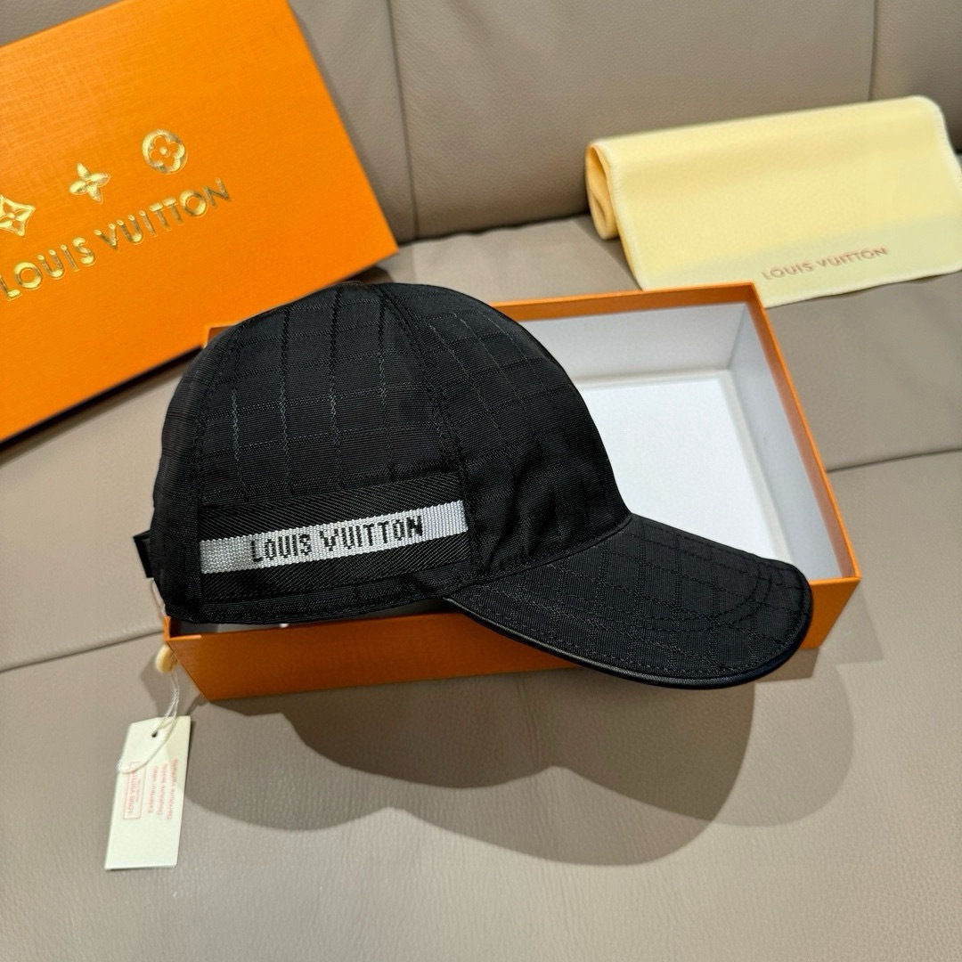 配包装布袋，LV路易威登新款原单棒球帽，格纹织带，1:1开模订制，原版帆布面料+头层牛皮，格纹风格简约帅