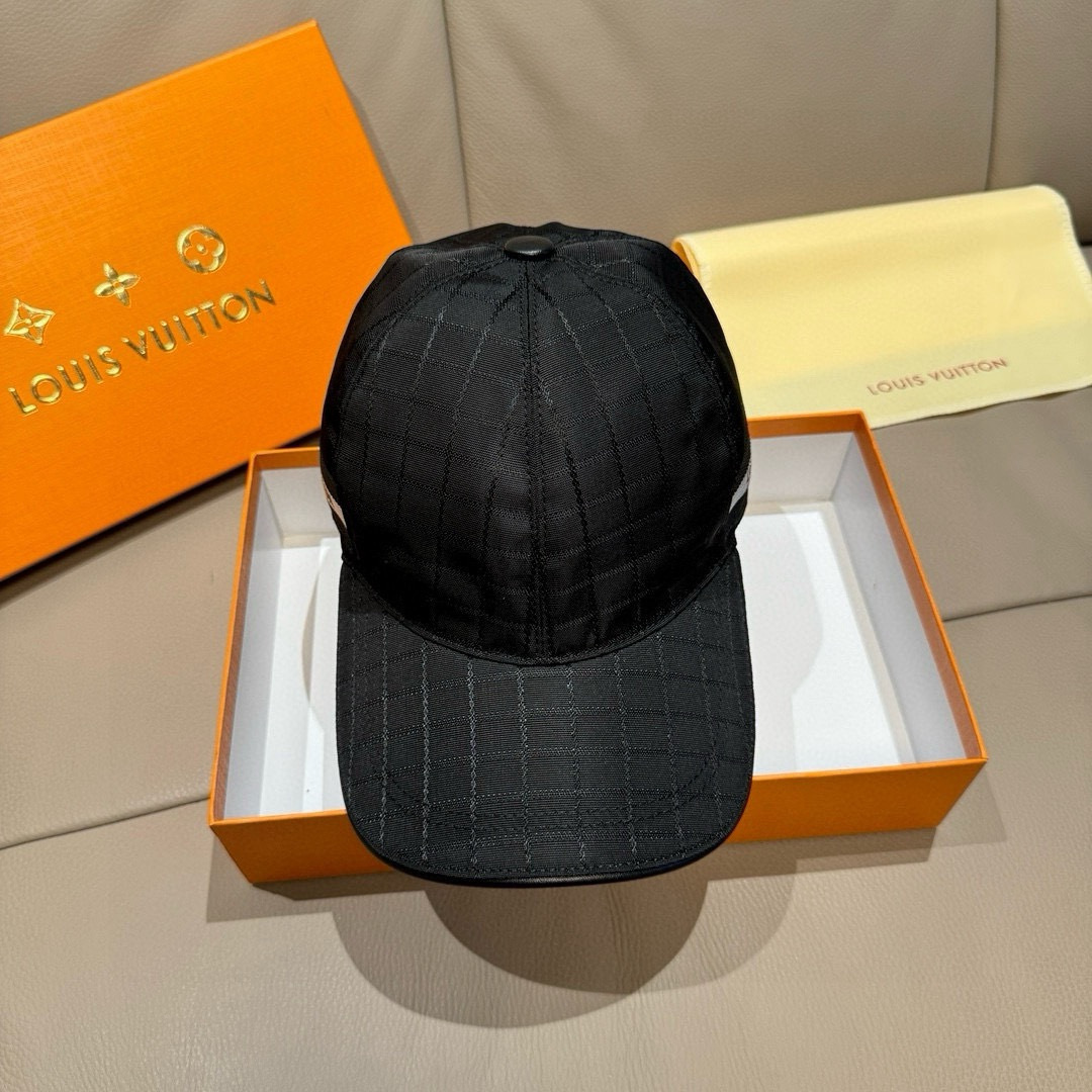 配包装布袋，LV路易威登新款原单棒球帽，格纹织带，1:1开模订制，原版帆布面料+头层牛皮，格纹风格简约帅