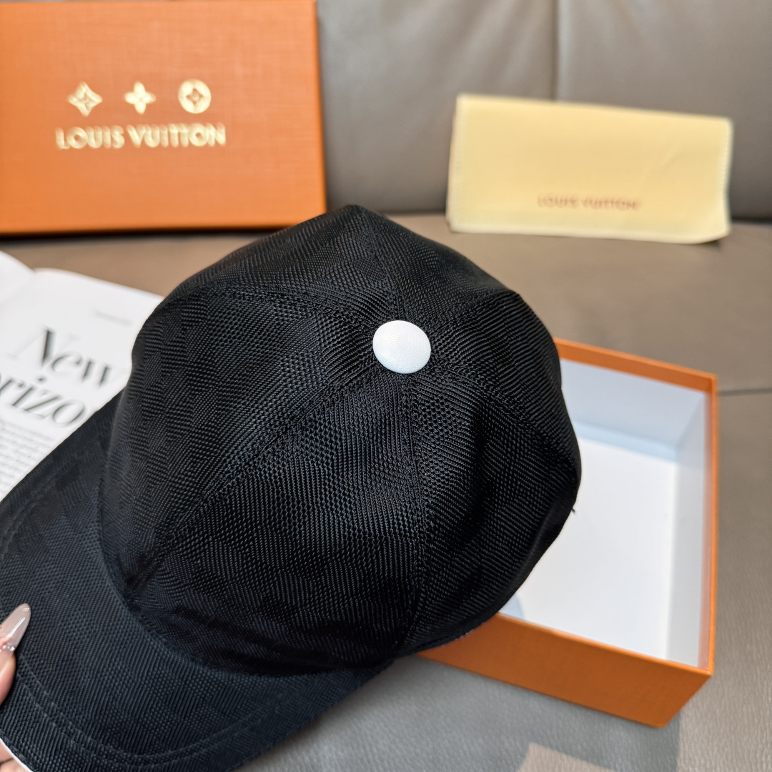 配包装布袋，LV路易威登新款原单棒球帽，经典棋盘格，1:1开模订制，原版专柜布料+头层牛皮，小方格时尚帅