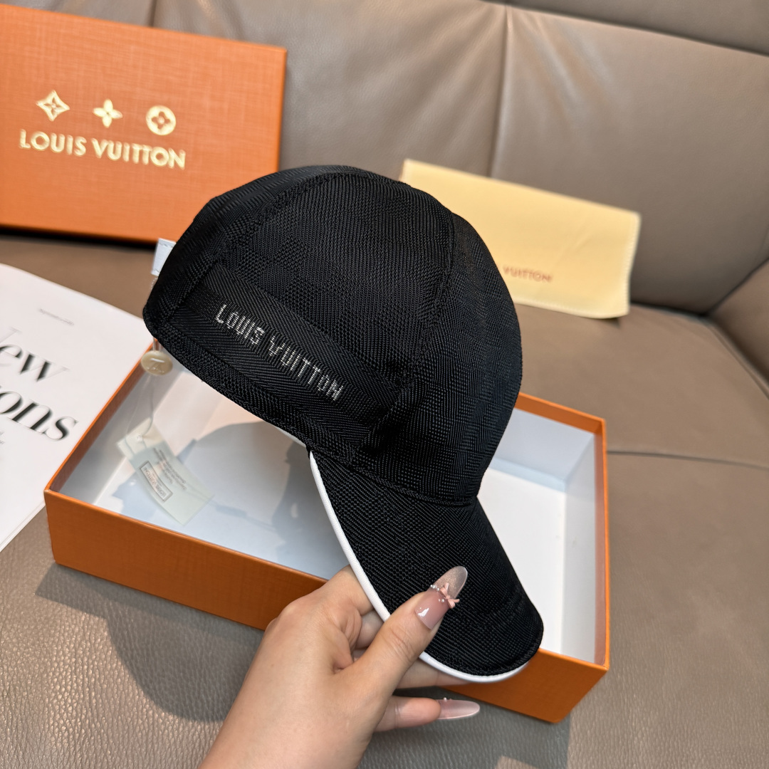 配包装布袋，LV路易威登新款原单棒球帽，经典棋盘格，1:1开模订制，原版专柜布料+头层牛皮，小方格时尚帅