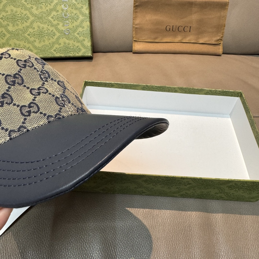配盒子布袋，Gucci(古奇)新款原单棒球帽，小双G牛皮拼接，1:1开模订制，质量超赞！帽檐拼接牛皮，质