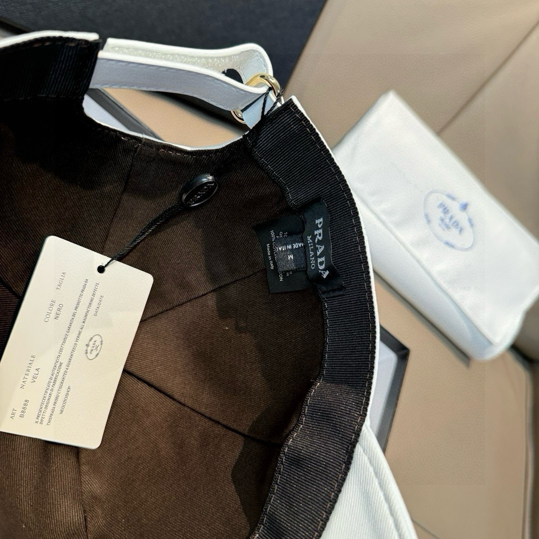 配盒子布袋，Prada(普拉达)新款原单棒球帽， 刺绣logo，专柜1:1开模订制，原版纯棉布料+头层牛