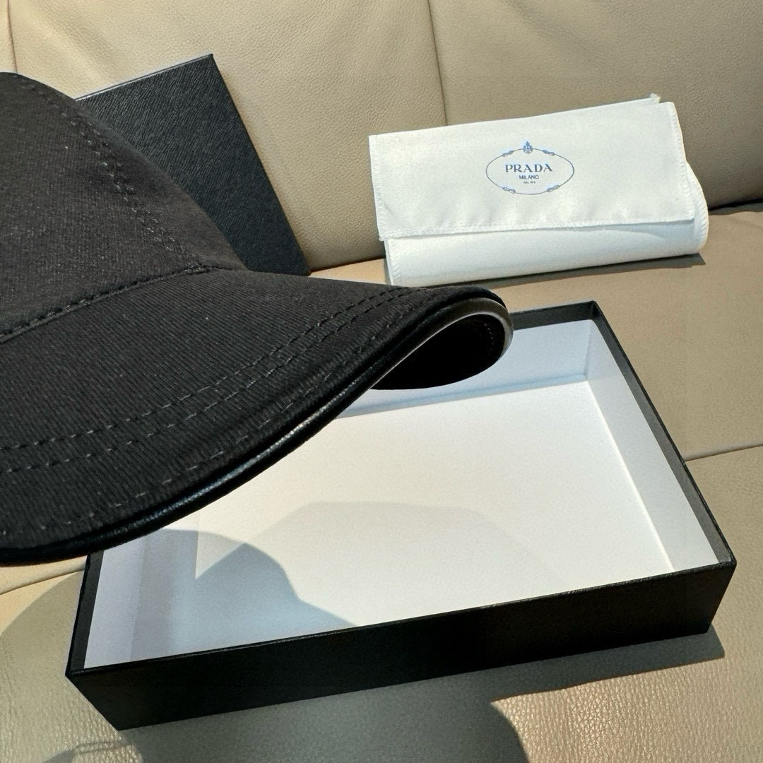 配盒子布袋，Prada(普拉达)新款原单棒球帽， 刺绣logo，专柜1:1开模订制，原版纯棉布料+头层牛