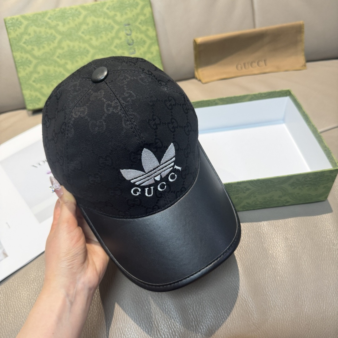 古奇新款Adidas&Gucci联名款出货啦！配盒子布袋。专柜热卖中。1:1开模订制，重工打造，完美复刻