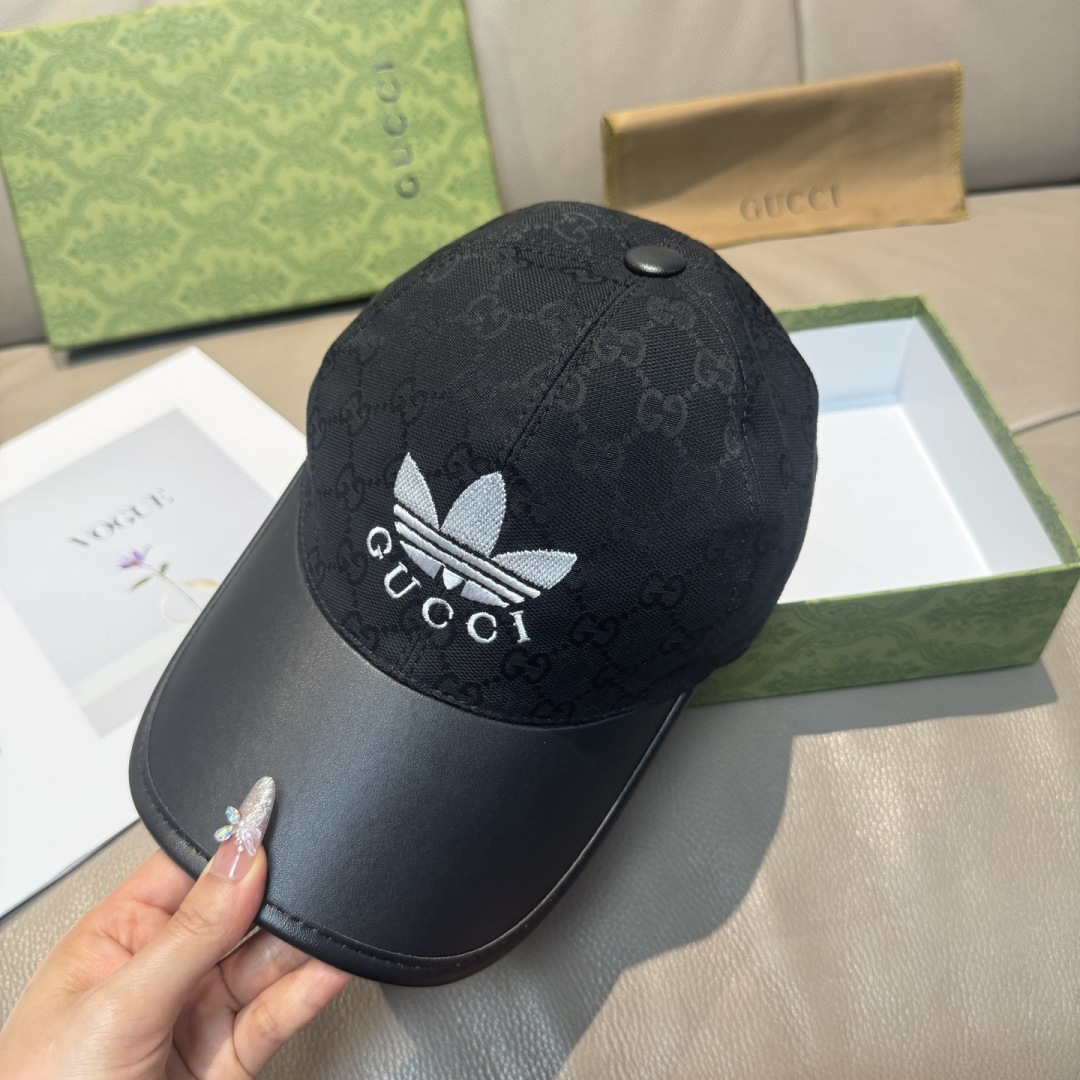 古奇新款Adidas&Gucci联名款出货啦！配盒子布袋。专柜热卖中。1:1开模订制，重工打造，完美复刻