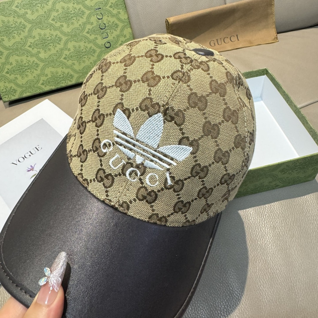 古奇新款Adidas&Gucci联名款出货啦！配盒子布袋。专柜热卖中。1:1开模订制，重工打造，完美复刻