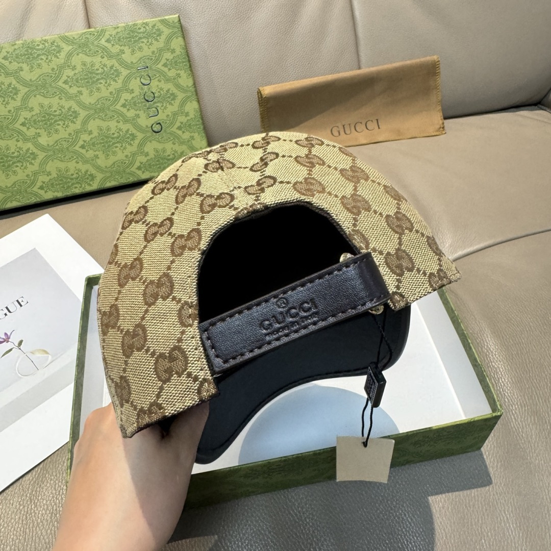 古奇新款Adidas&Gucci联名款出货啦！配盒子布袋。专柜热卖中。1:1开模订制，重工打造，完美复刻