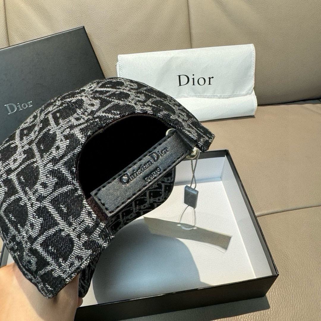 配盒子布袋，Dior(迪奥)新款原单棒球帽， Dior老花，复古韵味十足，专柜断货热门，1:1开模订制，