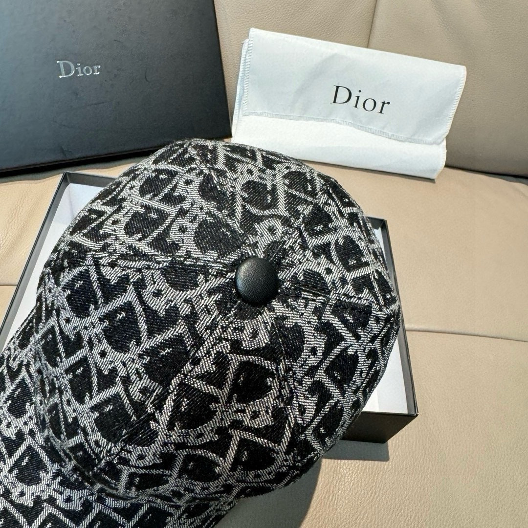 配盒子布袋，Dior(迪奥)新款原单棒球帽， Dior老花，复古韵味十足，专柜断货热门，1:1开模订制，