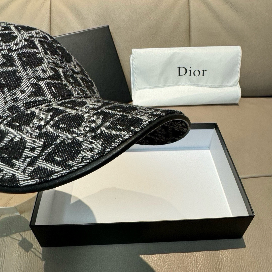 配盒子布袋，Dior(迪奥)新款原单棒球帽， Dior老花，复古韵味十足，专柜断货热门，1:1开模订制，