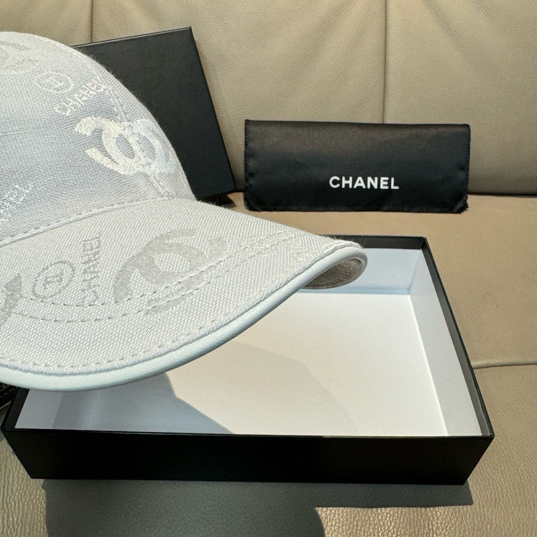 配包装布袋，Chanel(香奈儿)经典原单棒球帽， 经典双C,专柜1:1开模订制，原版帆布料+头层牛皮，