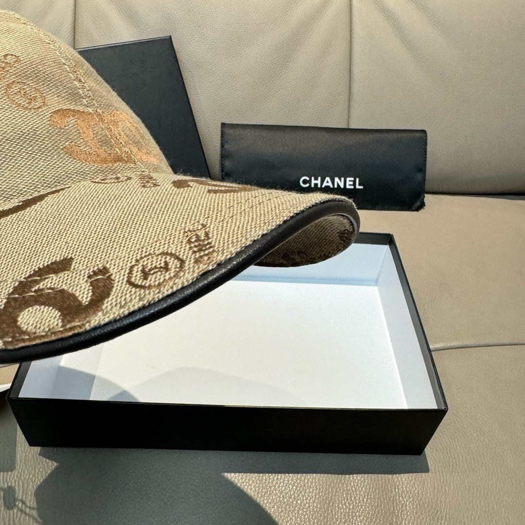 配包装布袋，Chanel(香奈儿)经典原单棒球帽， 经典双C,专柜1:1开模订制，原版帆布料+头层牛皮，