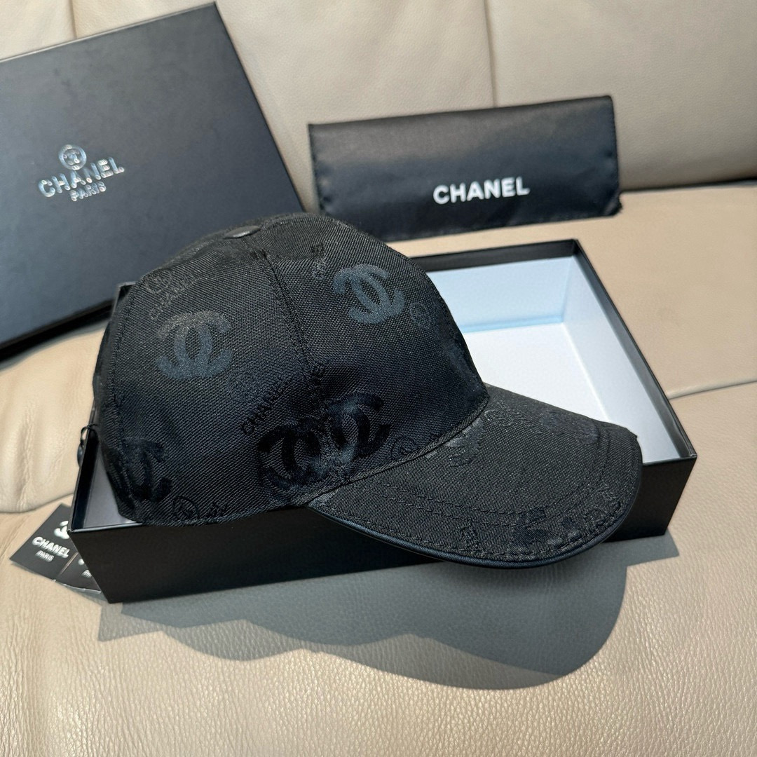 配包装布袋，Chanel(香奈儿)经典原单棒球帽， 经典双C,专柜1:1开模订制，原版帆布料+头层牛皮，