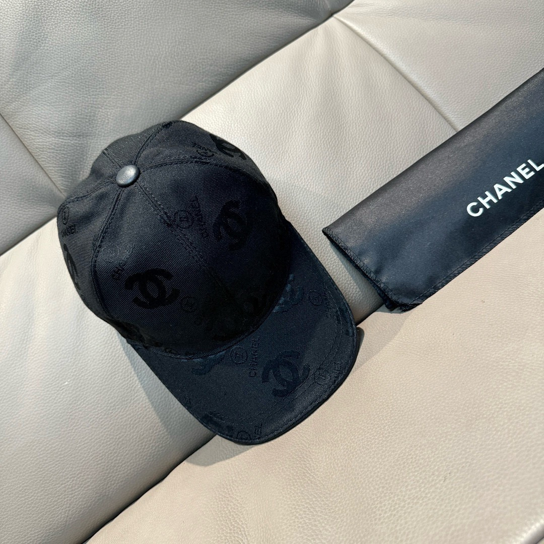 配包装布袋，Chanel(香奈儿)经典原单棒球帽， 经典双C,专柜1:1开模订制，原版帆布料+头层牛皮，