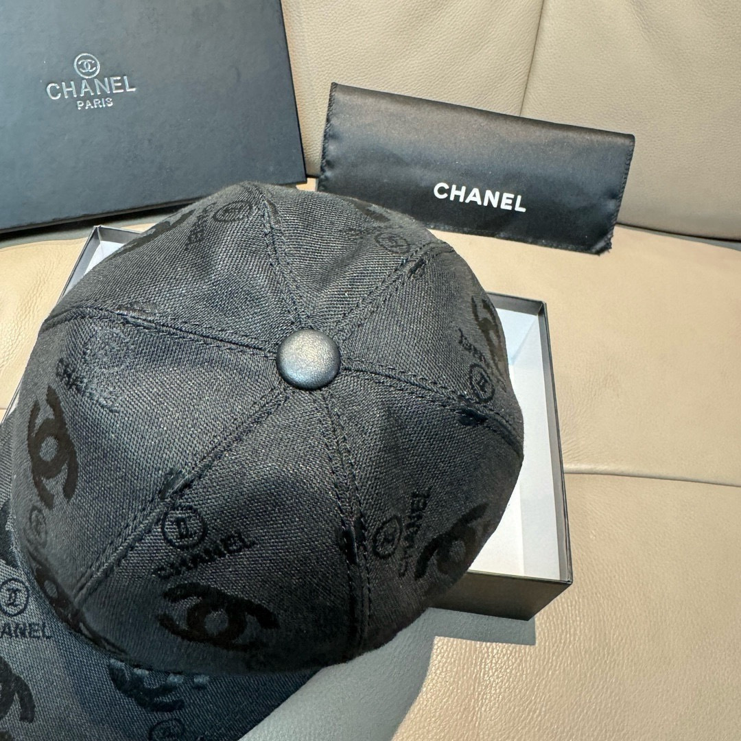 配包装布袋，Chanel(香奈儿)经典原单棒球帽， 经典双C,专柜1:1开模订制，原版帆布料+头层牛皮，