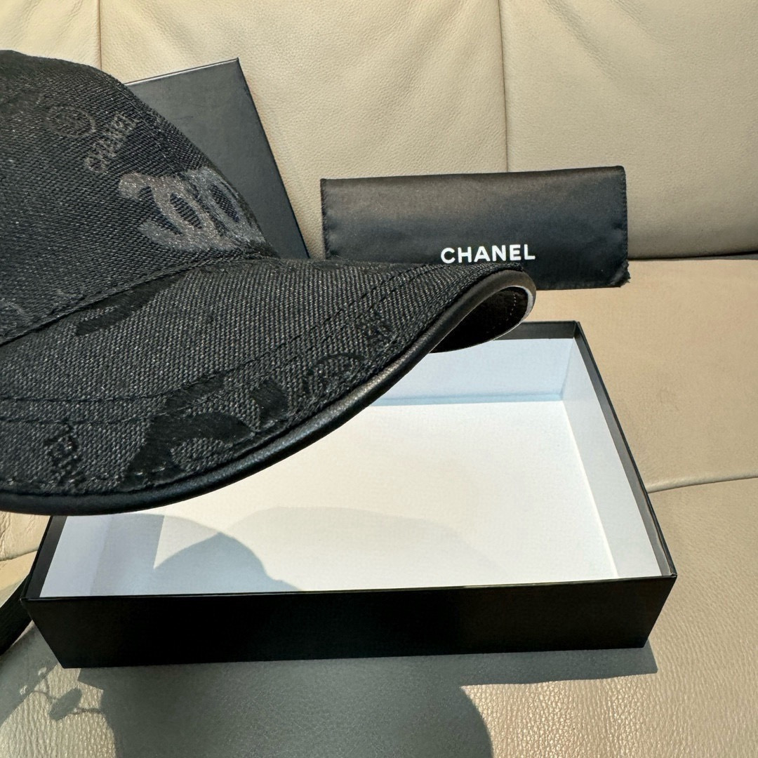 配包装布袋，Chanel(香奈儿)经典原单棒球帽， 经典双C,专柜1:1开模订制，原版帆布料+头层牛皮，