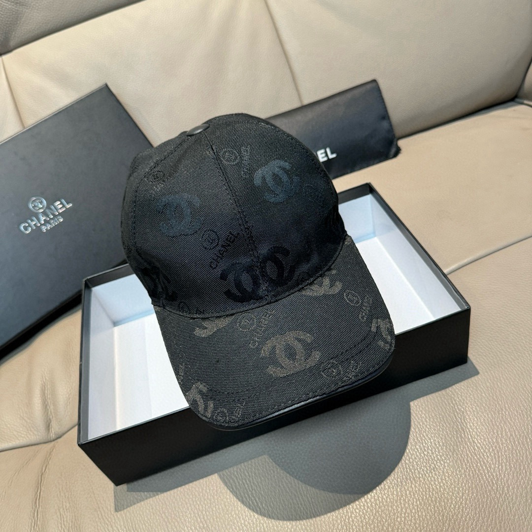 配包装布袋，Chanel(香奈儿)经典原单棒球帽， 经典双C,专柜1:1开模订制，原版帆布料+头层牛皮，