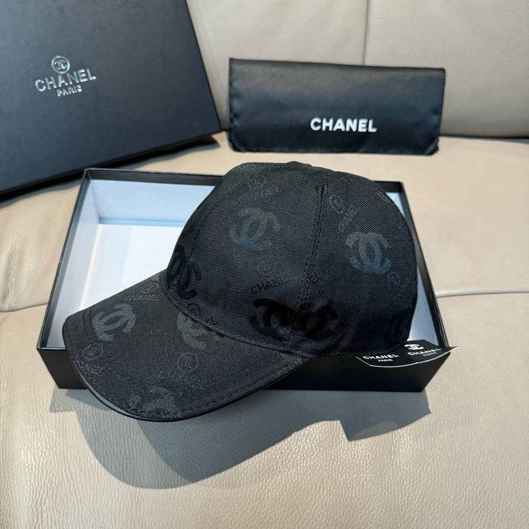 配包装布袋，Chanel(香奈儿)经典原单棒球帽， 经典双C,专柜1:1开模订制，原版帆布料+头层牛皮，