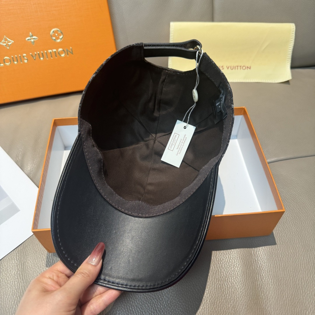 配盒子布袋，LV(路易威登)新款原单棒球帽，牛皮压花，1:1开模订制，原版牛仔布料，做工细致完美，质量超